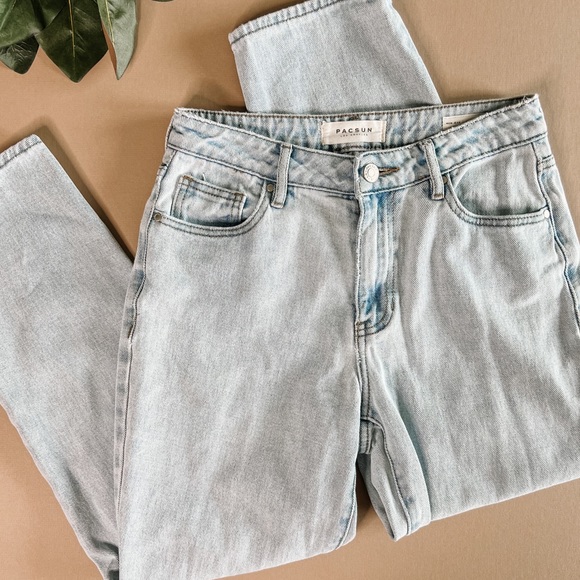 PacSun Lightwash Distressed Mom Jeans - Picture 2 of 14